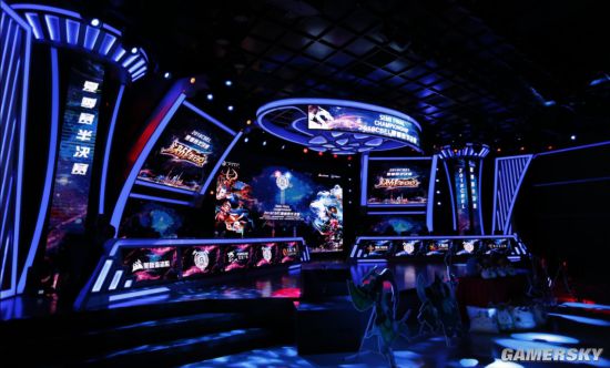 通过与其他 通过与其他